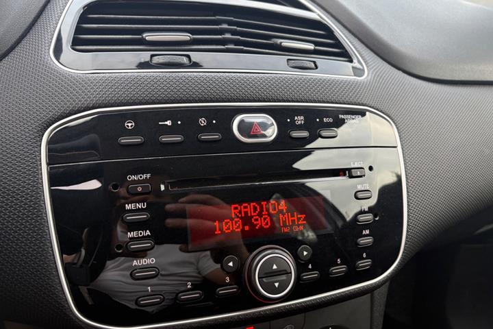 Grøn Fiat Punto fra 2015