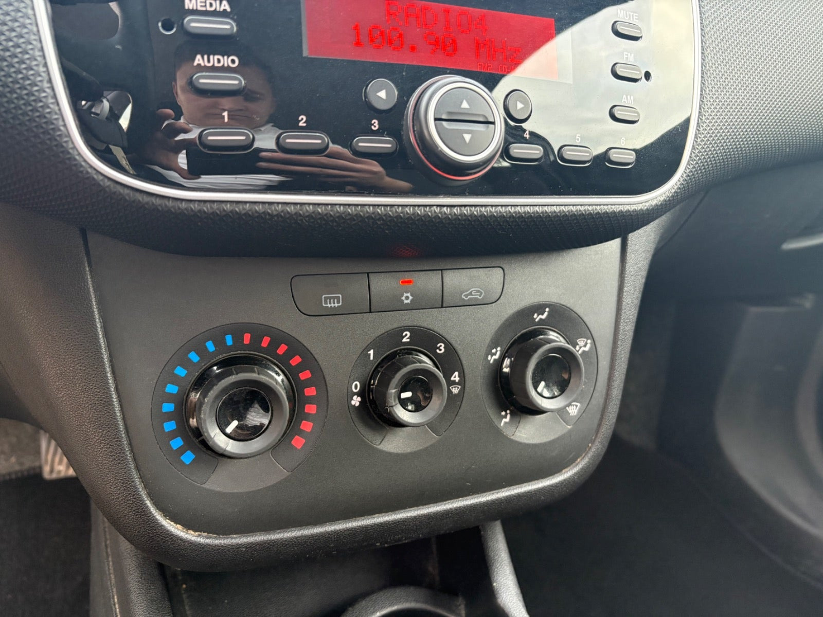 Grøn Fiat Punto fra 2015