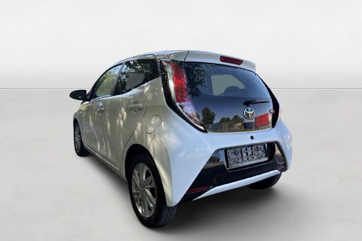 Grøn Toyota Aygo fra 2014