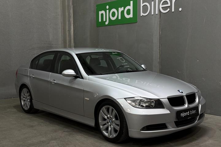 undefined BMW 320i fra 2005 set udefra