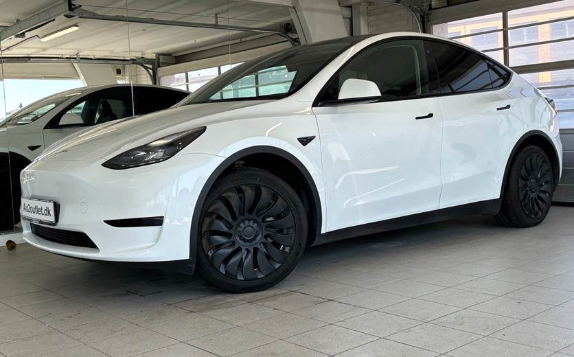 Tesla Model Y RWD