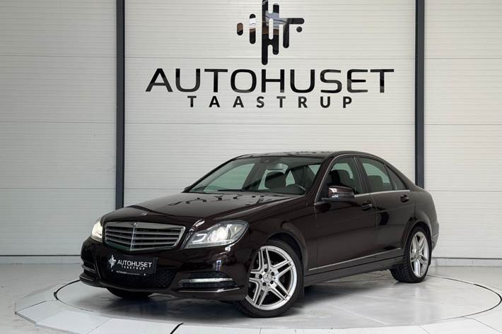 Rød Mercedes C200 fra 2011