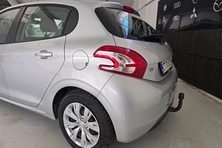 Sølv Peugeot 208 fra 2014