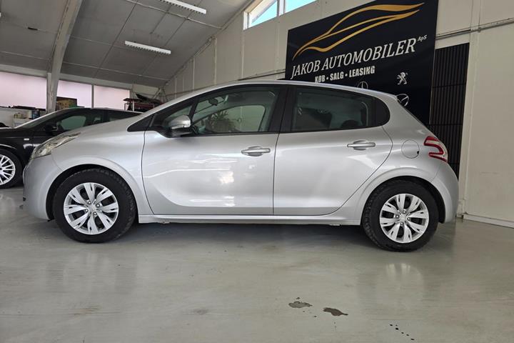 Sølv Peugeot 208 fra 2014