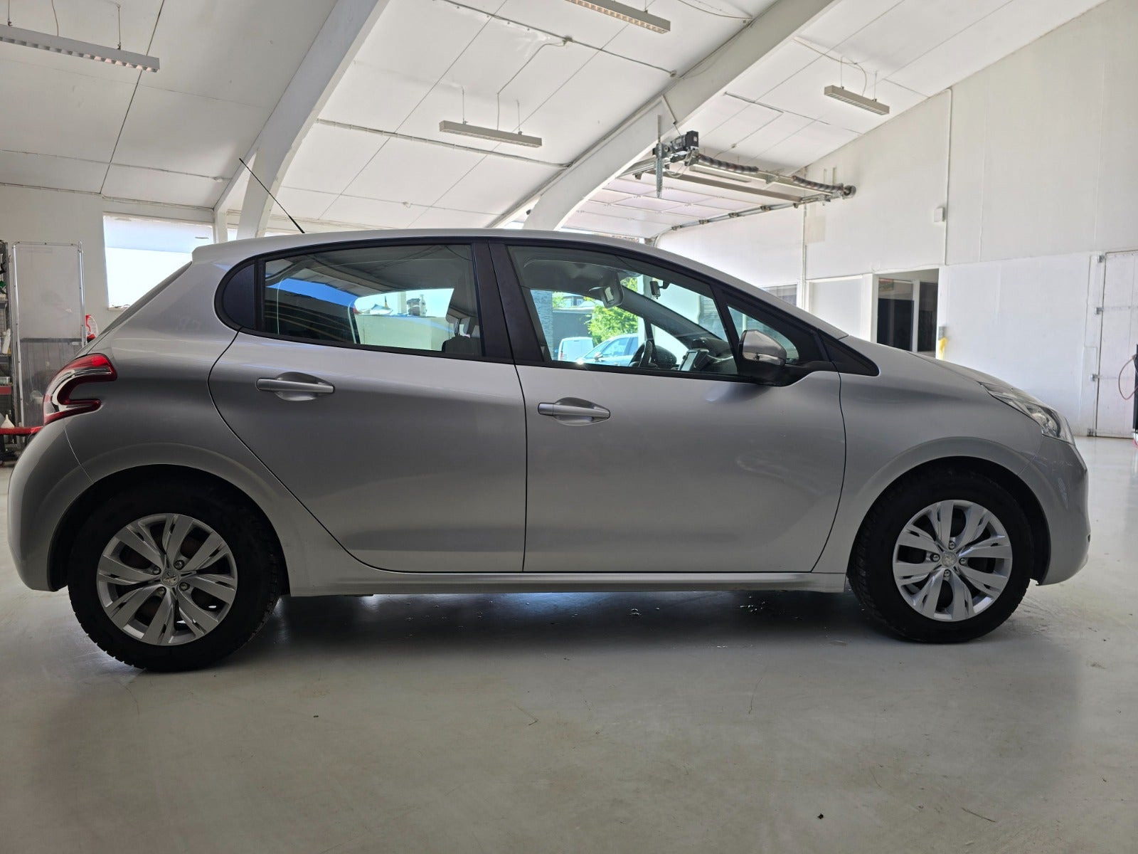 Sølv Peugeot 208 fra 2014