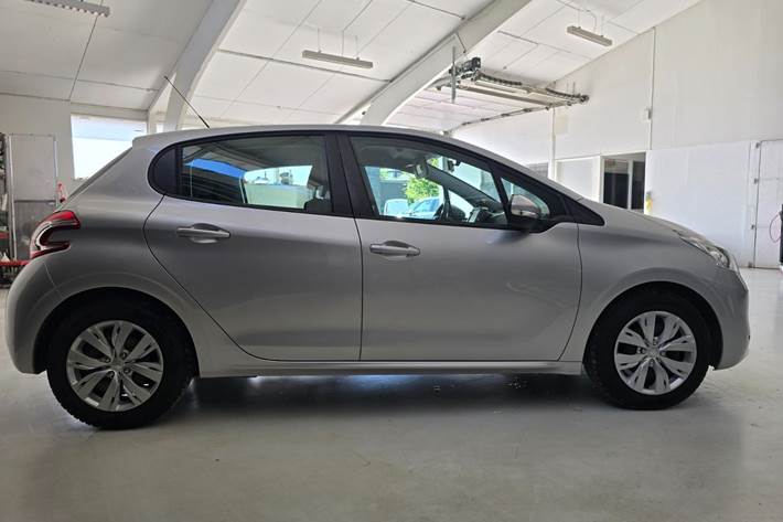 Sølv Peugeot 208 fra 2014