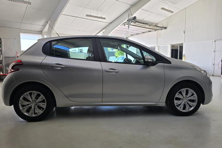 Sølv Peugeot 208 fra 2014