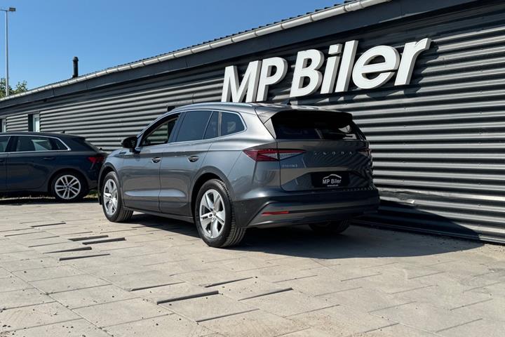 Grå Skoda Enyaq fra 2023