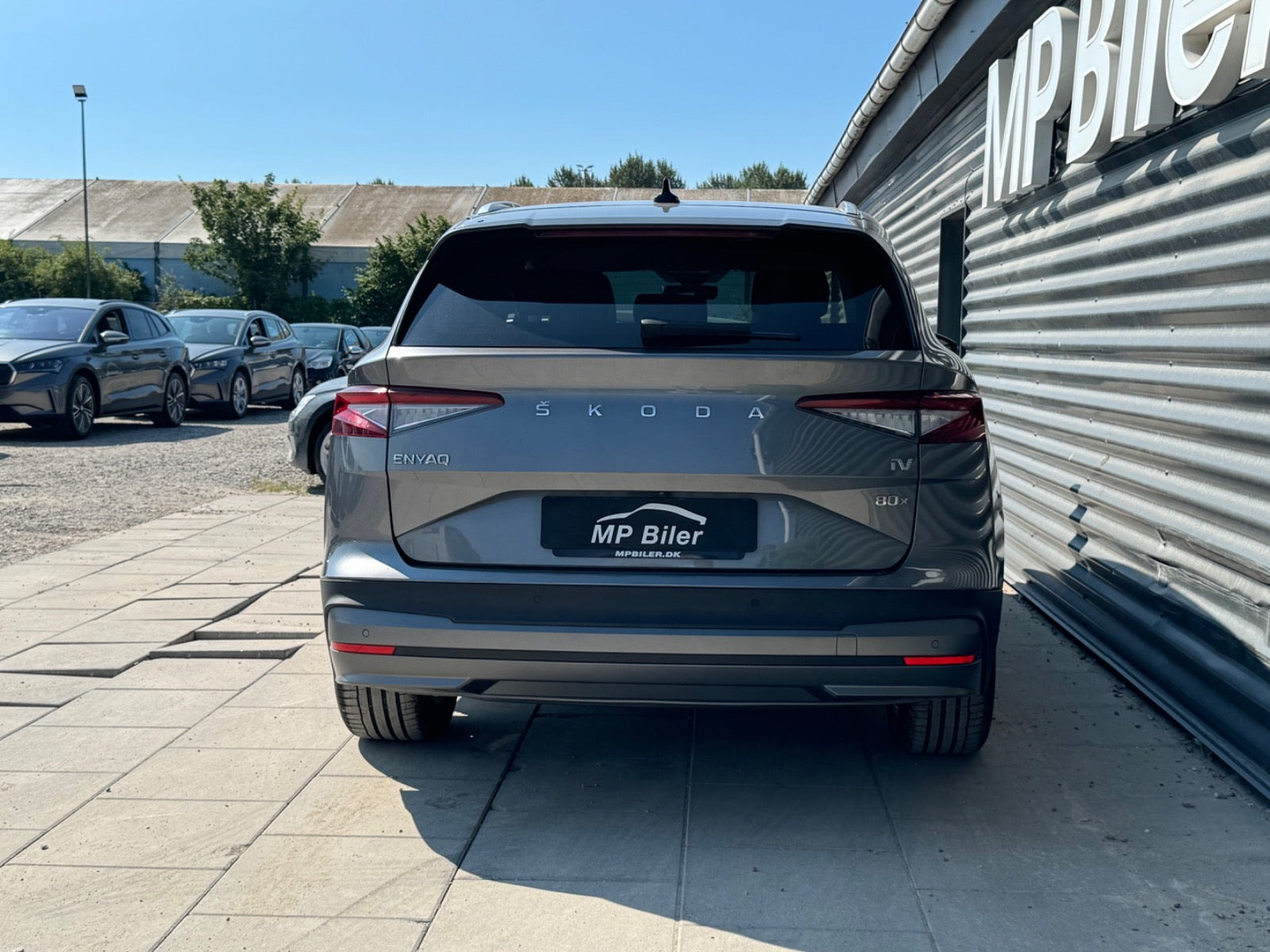 Grå Skoda Enyaq fra 2023