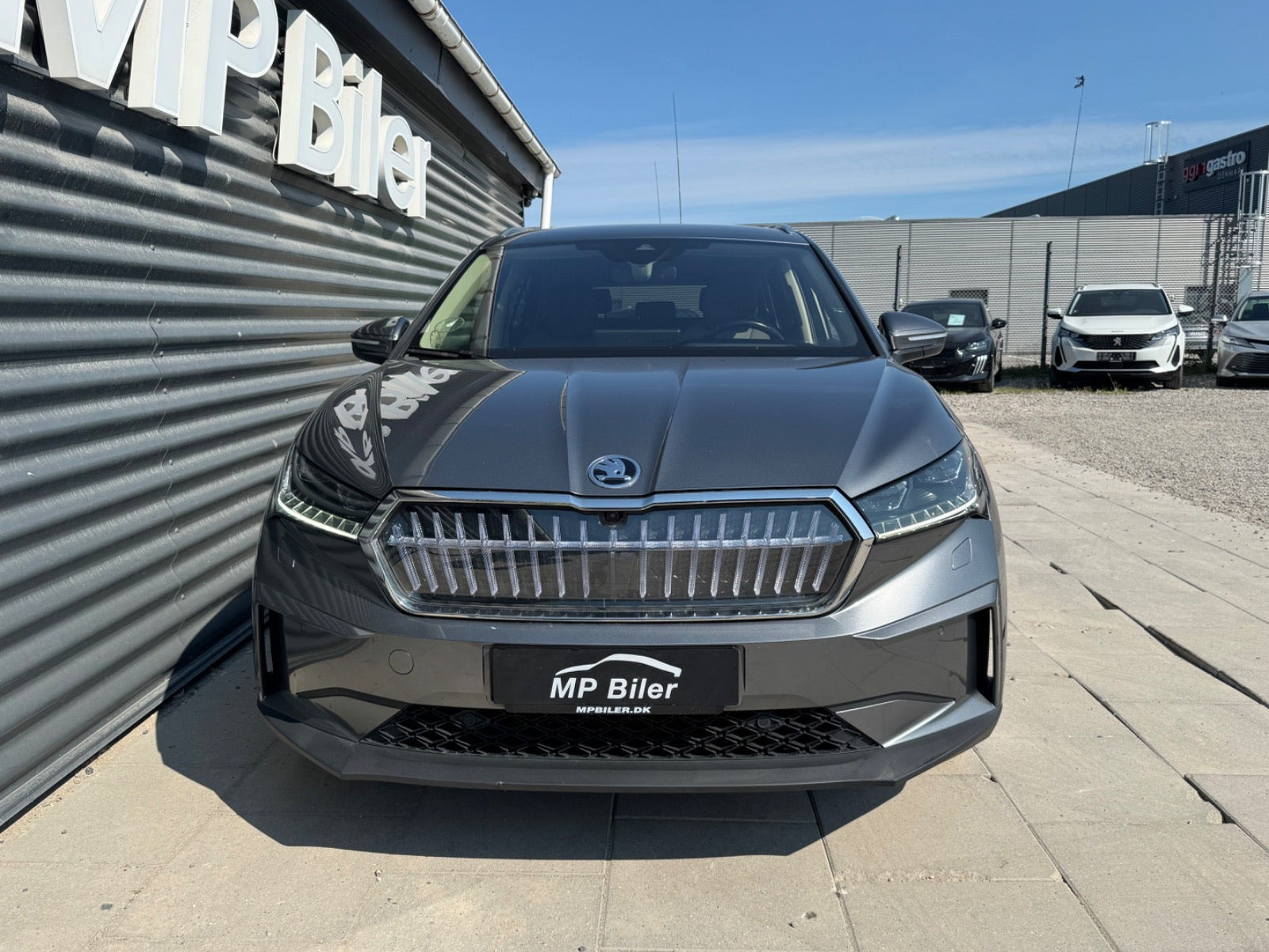 Grå Skoda Enyaq fra 2023