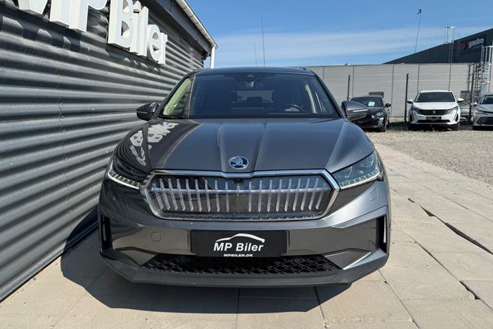 Grå Skoda Enyaq fra 2023