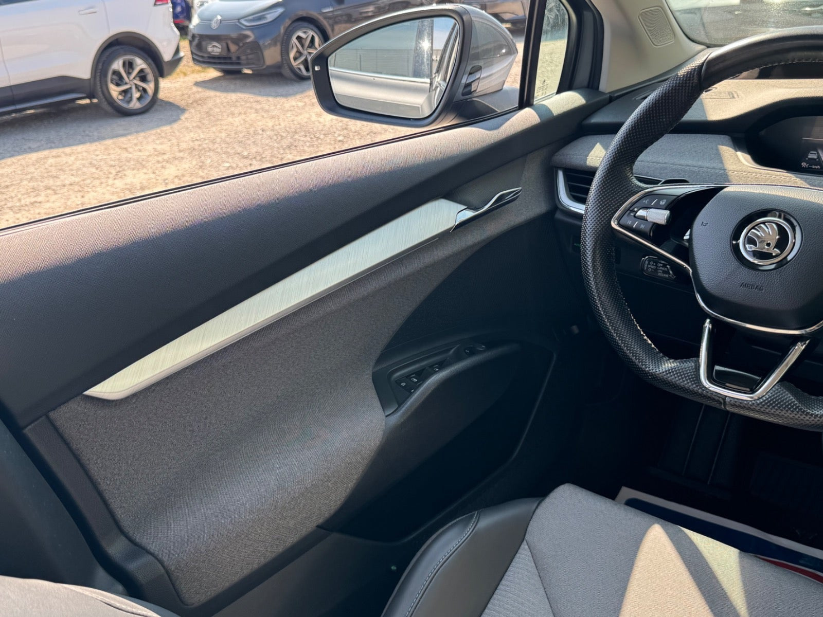 Grå Skoda Enyaq fra 2023