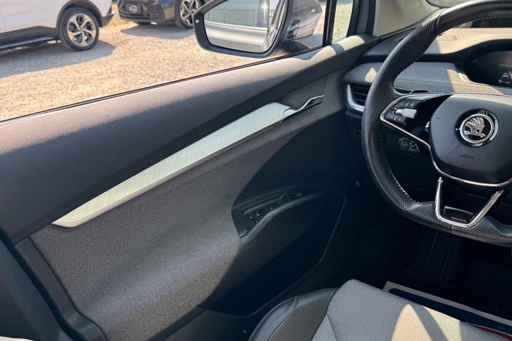 Grå Skoda Enyaq fra 2023