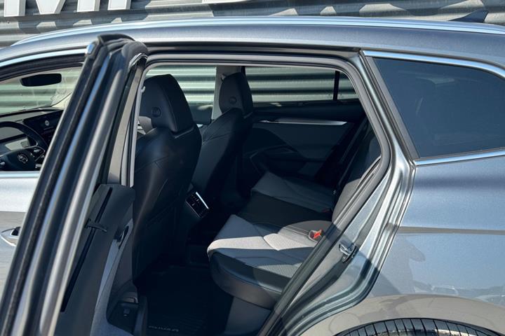 Grå Skoda Enyaq fra 2023