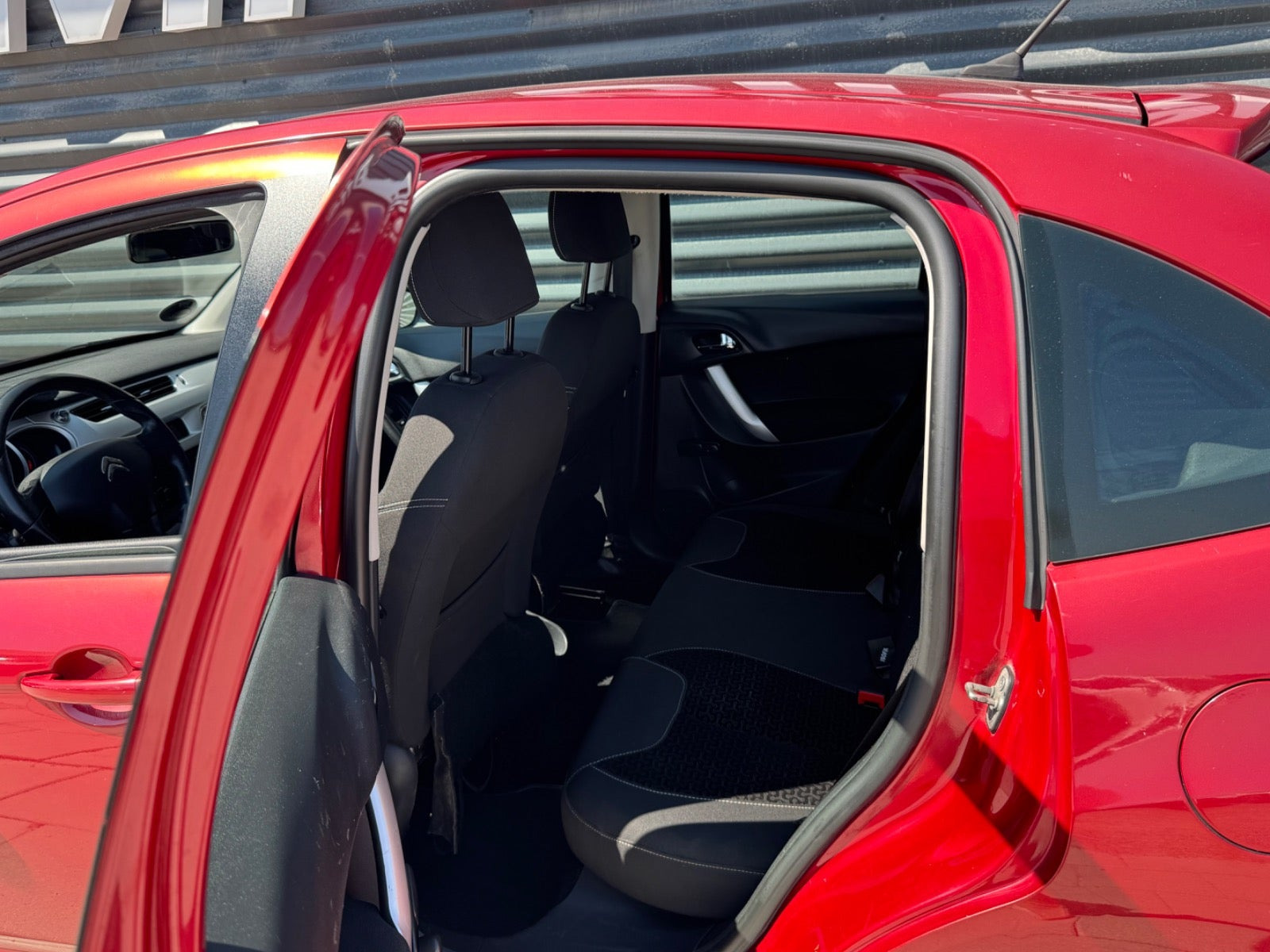 Rød Citroën C3 fra 2011