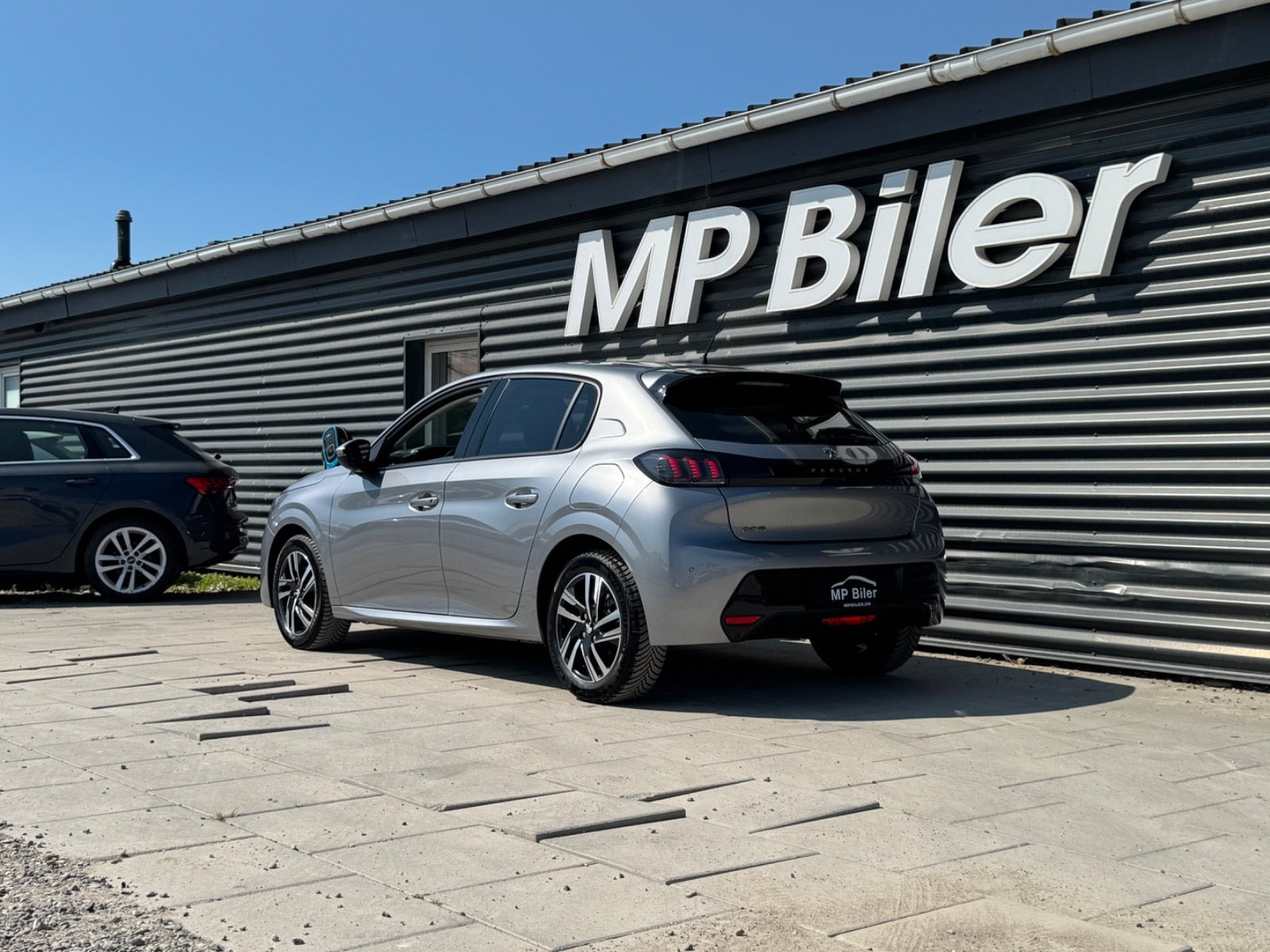 Sølv Peugeot 208 fra 2020