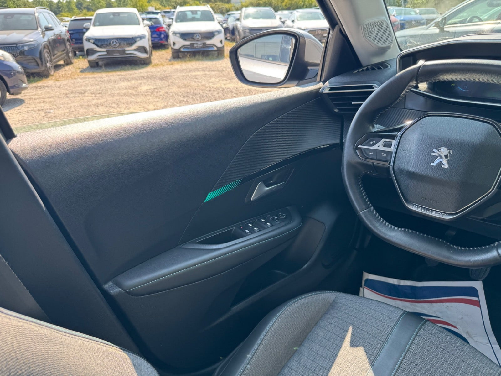 Sølv Peugeot 208 fra 2020