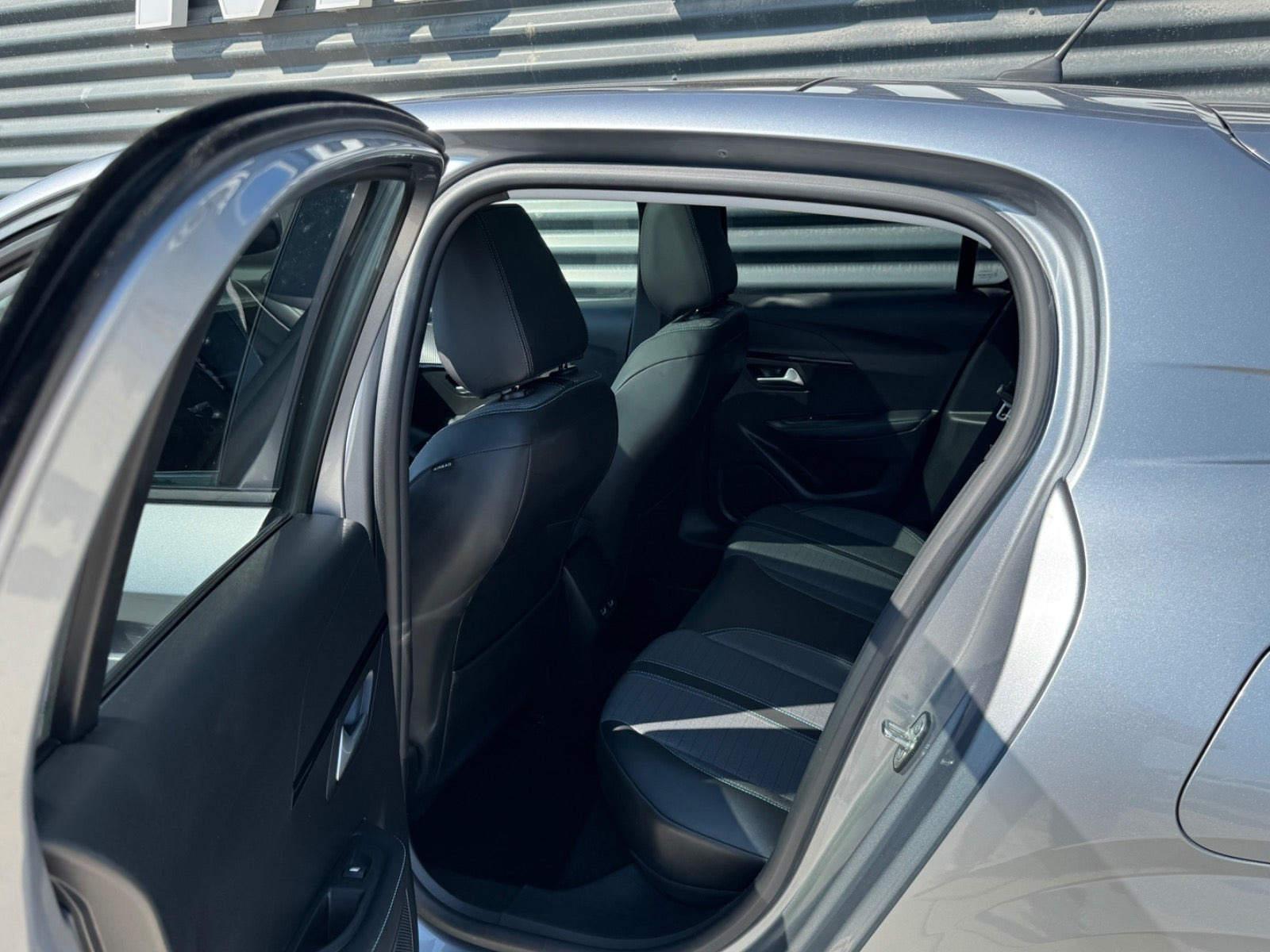 Sølv Peugeot 208 fra 2020