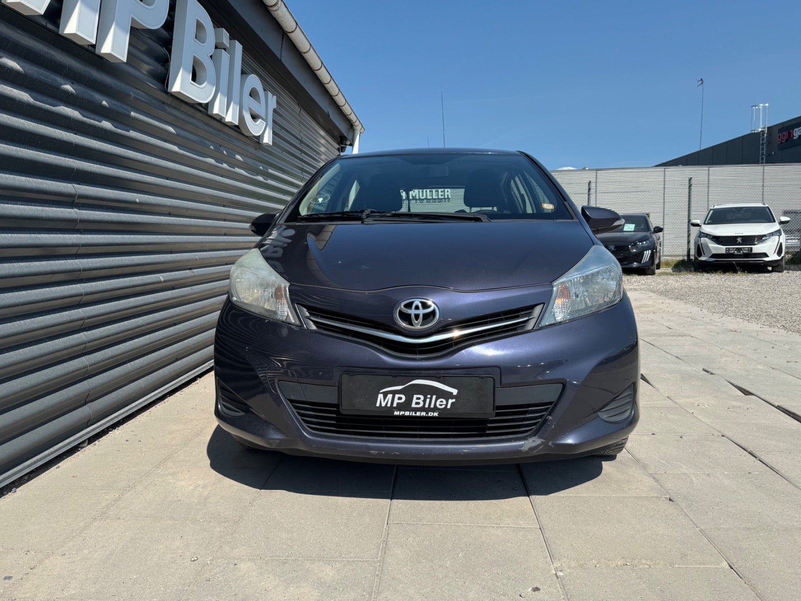 Blå Toyota Yaris fra 2011