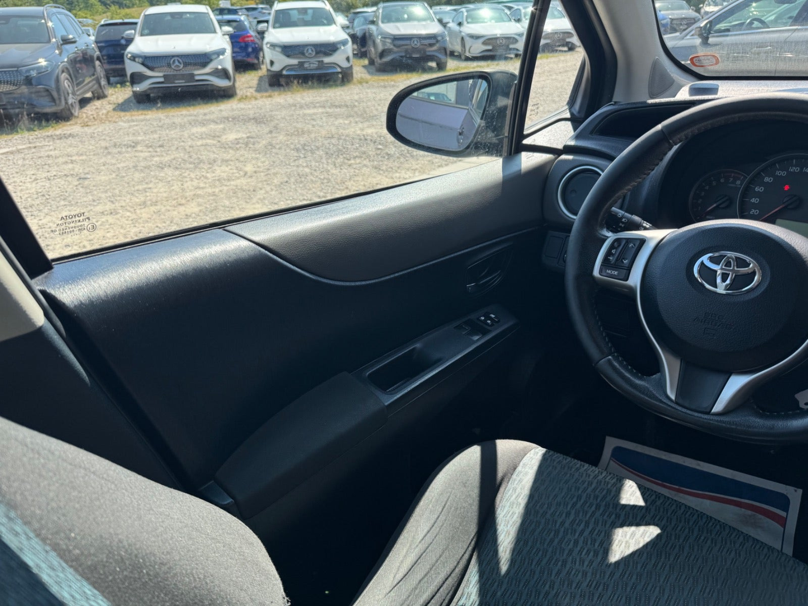 Blå Toyota Yaris fra 2011