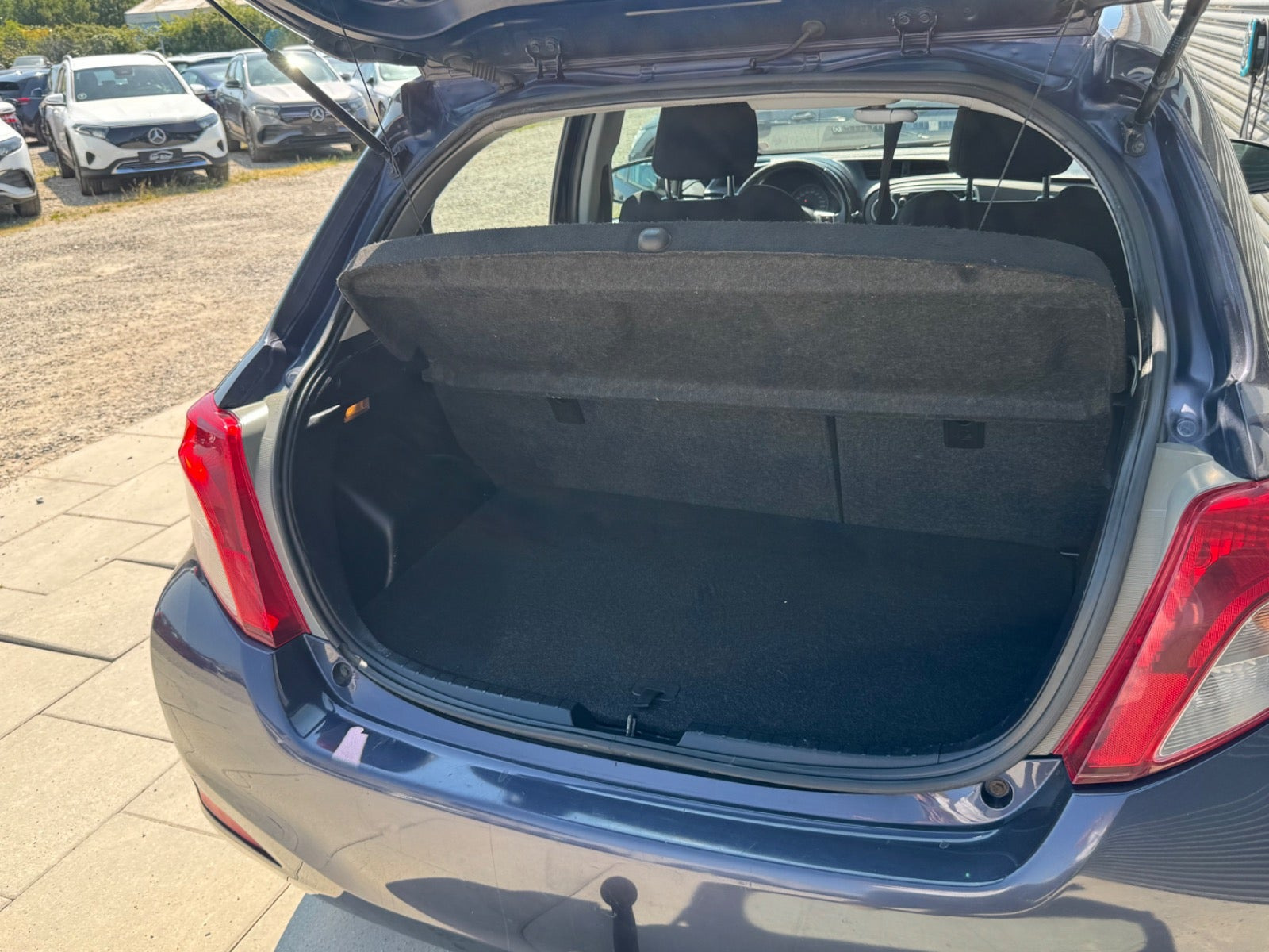 Blå Toyota Yaris fra 2011