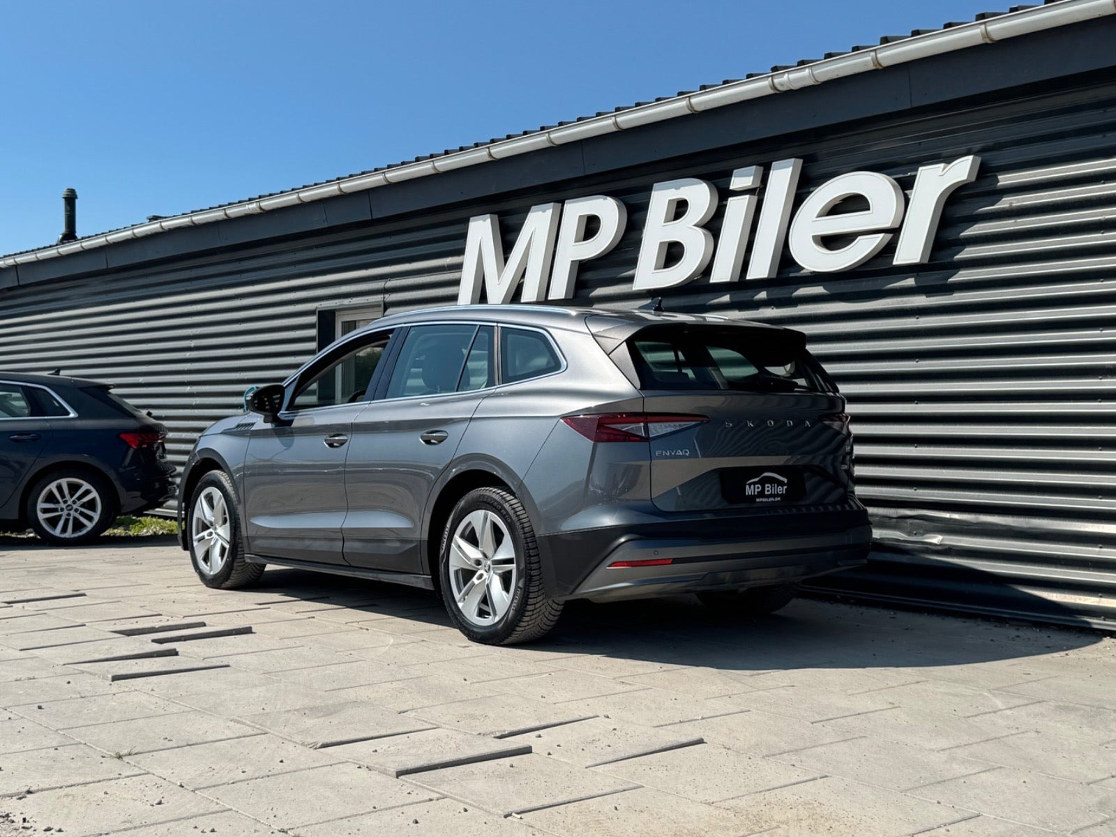 Grå Skoda Enyaq fra 2023
