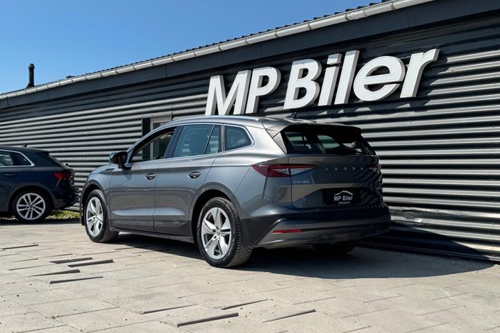 Grå Skoda Enyaq fra 2023