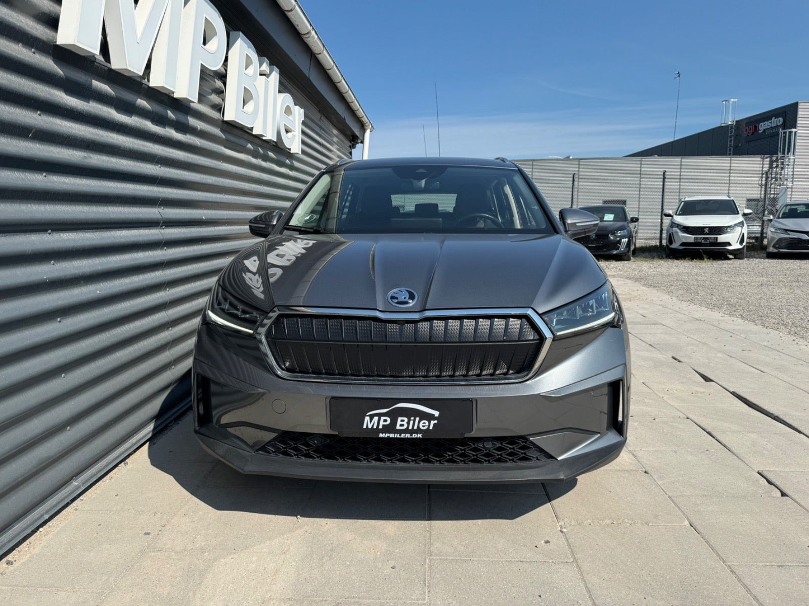 Grå Skoda Enyaq fra 2023