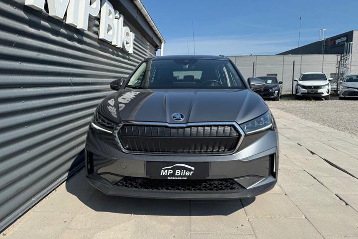Grå Skoda Enyaq fra 2023