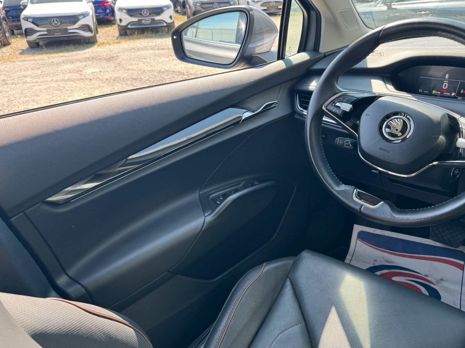 Grå Skoda Enyaq fra 2023