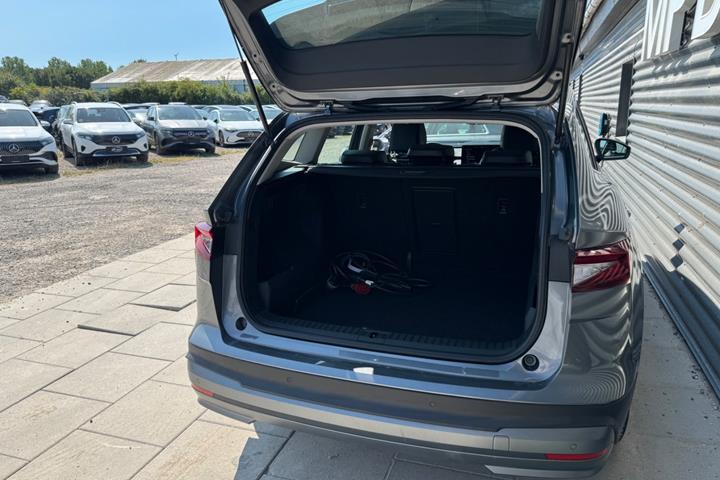 Grå Skoda Enyaq fra 2023