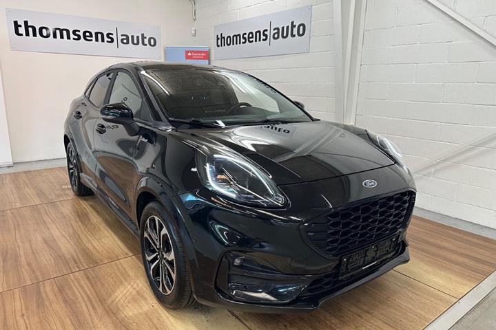 Sort Ford Puma fra 2020 set udefra