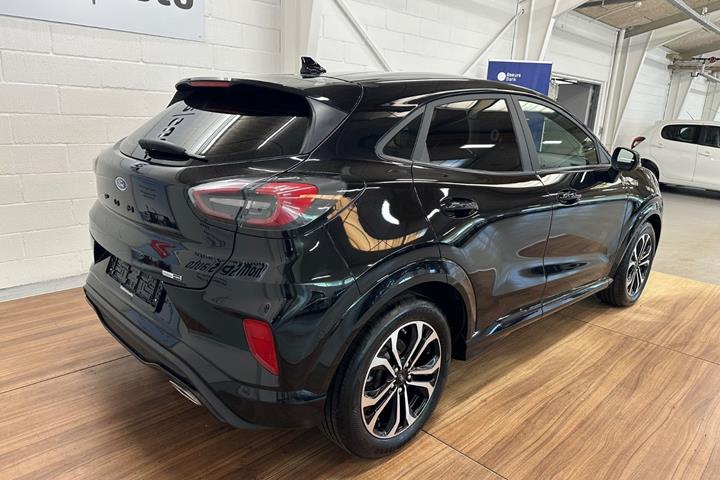 Sort Ford Puma fra 2020