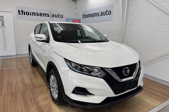 Hvid Nissan Qashqai fra 2021 set udefra