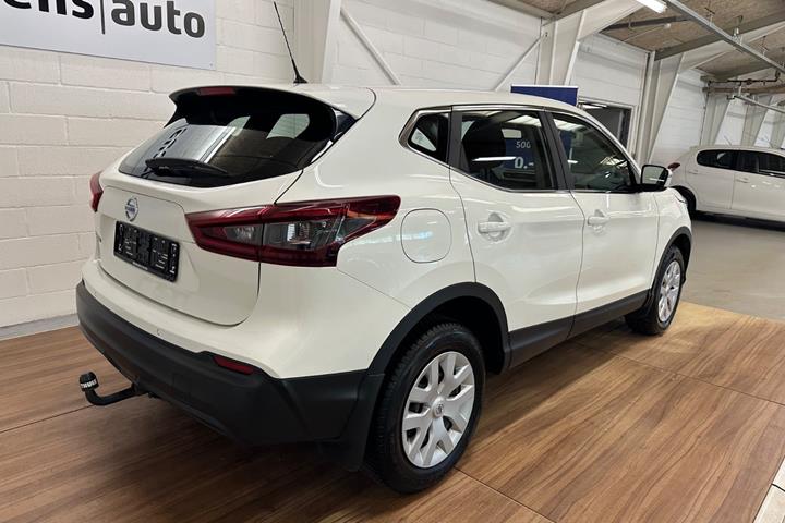 Hvid Nissan Qashqai fra 2021