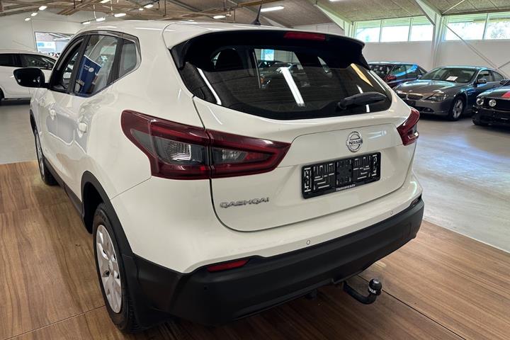 Hvid Nissan Qashqai fra 2021