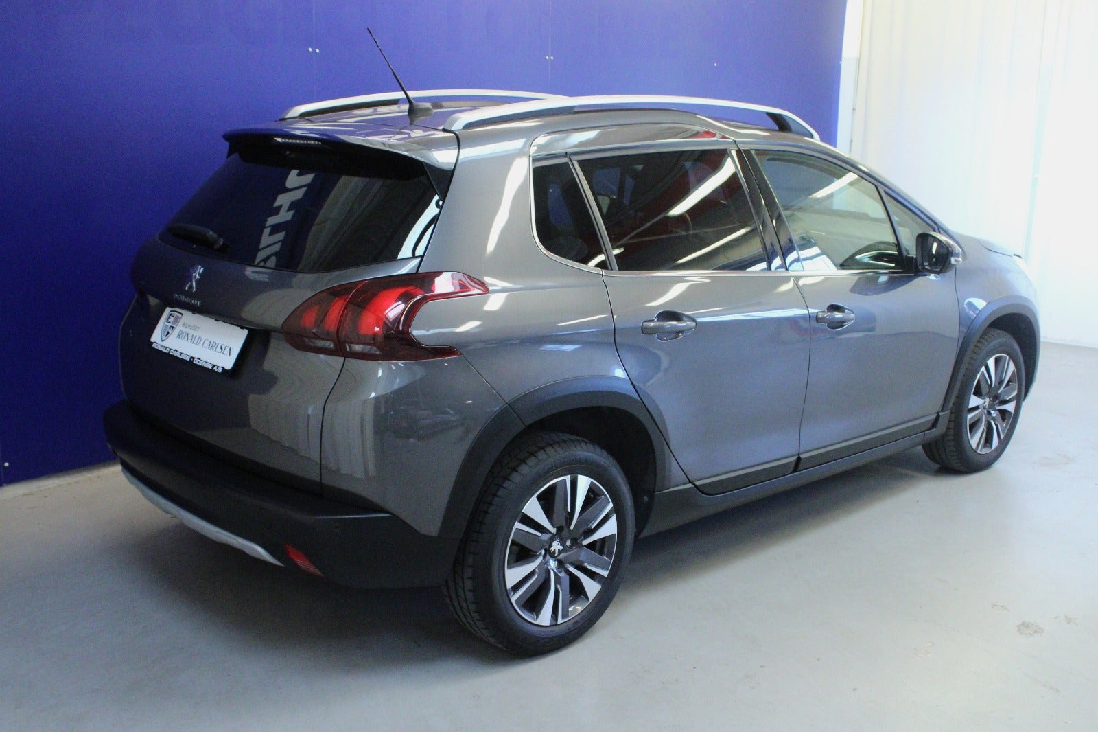 Grå Peugeot 2008 fra 2019