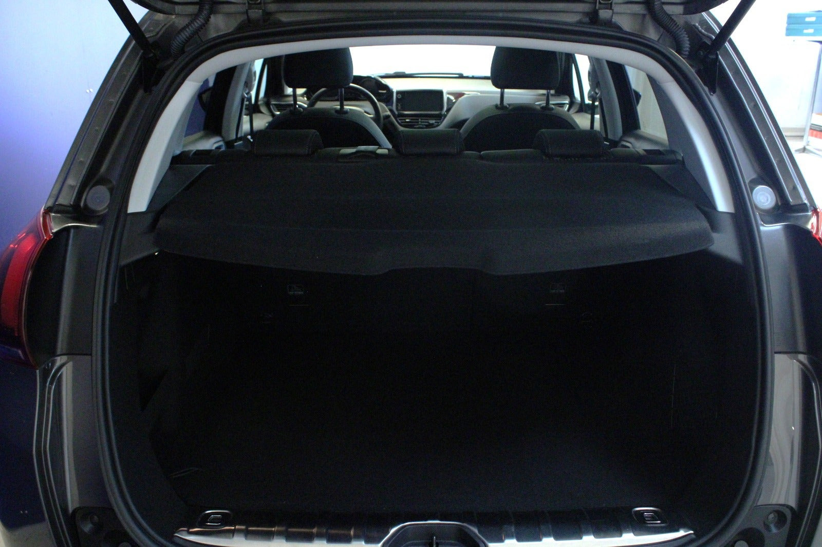 Grå Peugeot 2008 fra 2019