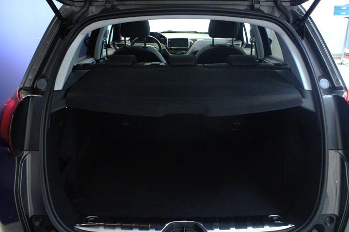Grå Peugeot 2008 fra 2019