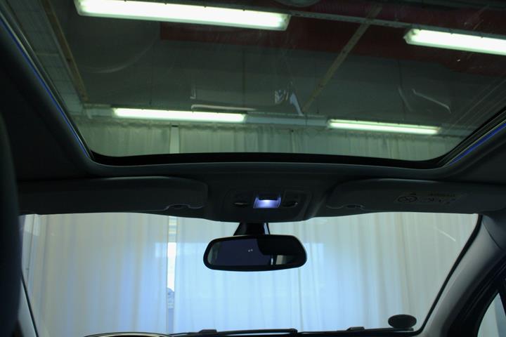 Grå Peugeot 2008 fra 2019