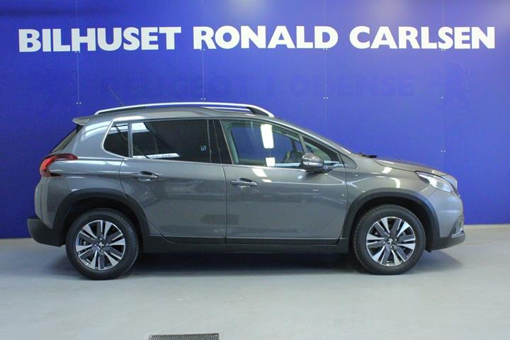 Grå Peugeot 2008 fra 2019