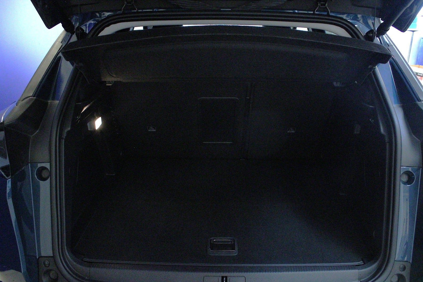 Blå Peugeot 3008 fra 2022