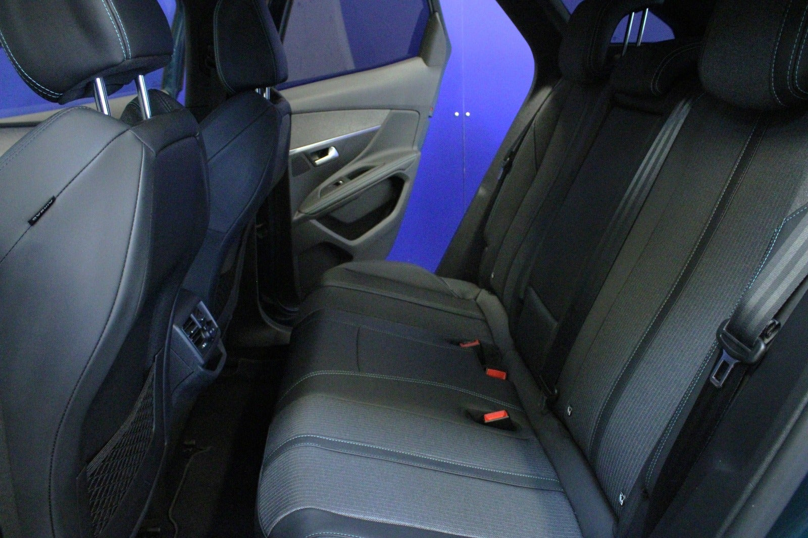 Blå Peugeot 3008 fra 2022