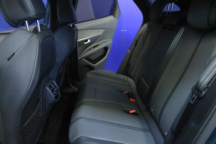 Blå Peugeot 3008 fra 2022