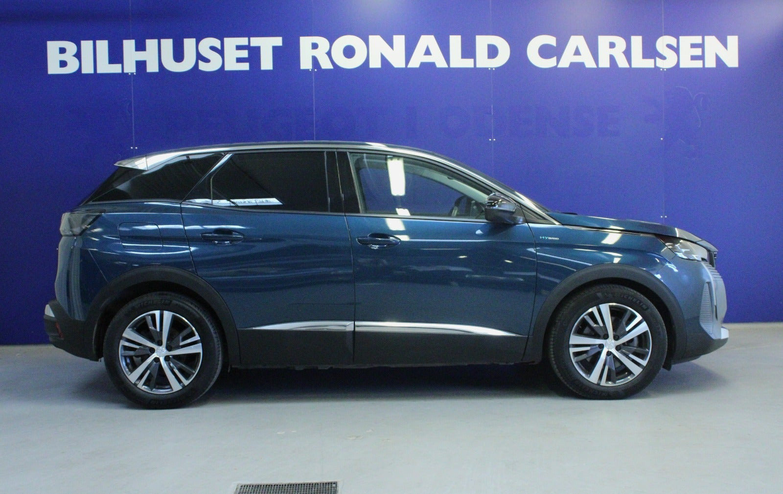 Blå Peugeot 3008 fra 2022