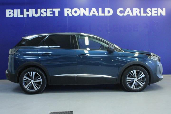 Blå Peugeot 3008 fra 2022