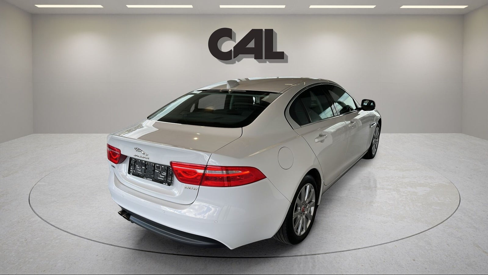 Hvid Jaguar XE fra 2018