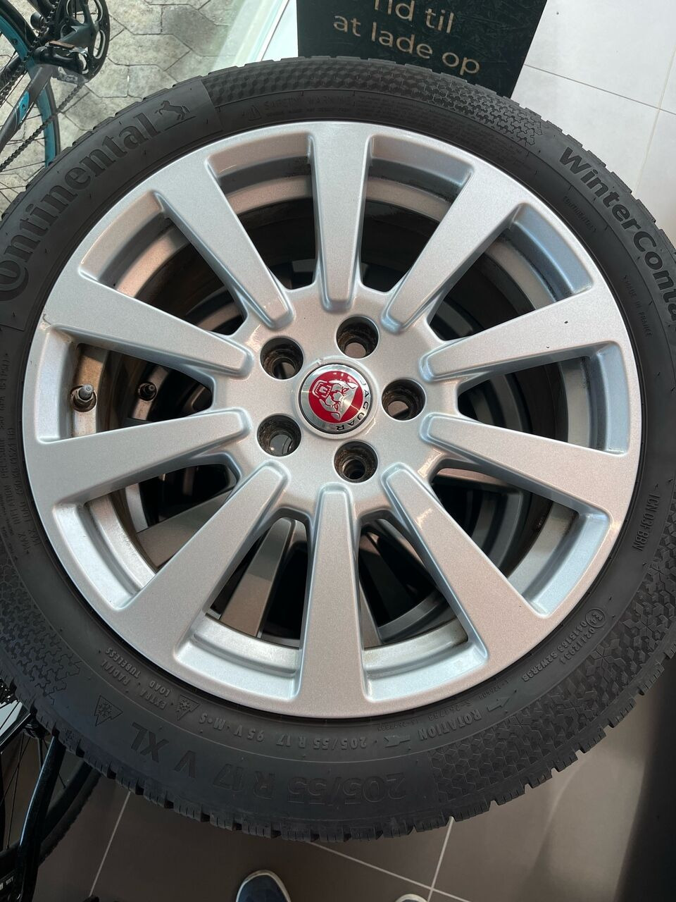 Hvid Jaguar XE fra 2018