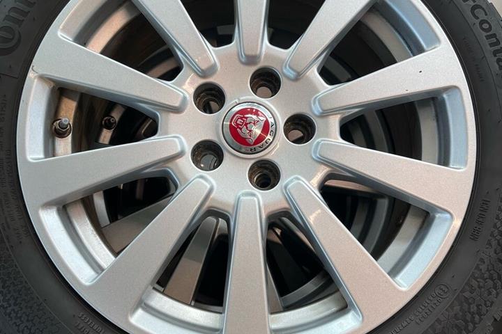 Hvid Jaguar XE fra 2018