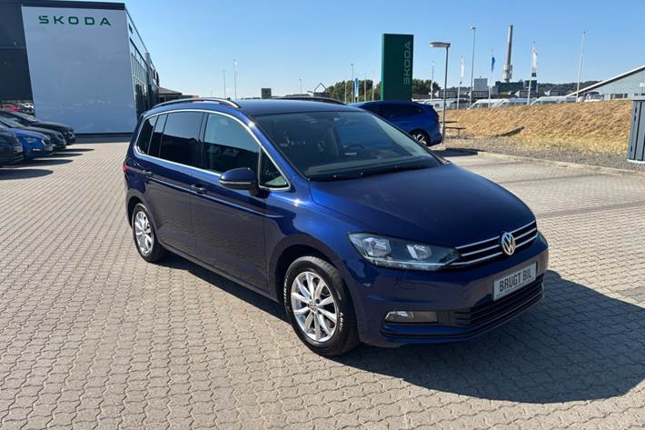 Blå VW Touran fra 2019